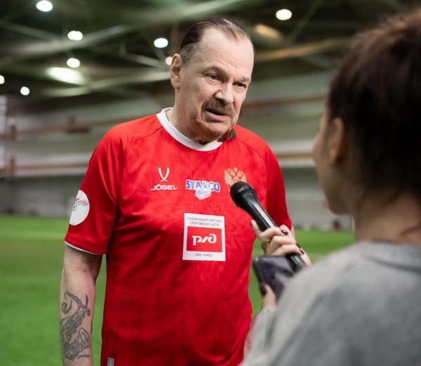 «Герои Олимпа» сыграли в футбол с командой «Старко»: победила дружба1