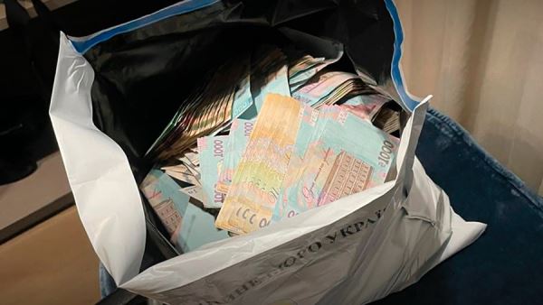 Песков отметил невозможность спрогнозировать ситуацию в Киеве на фоне скандала