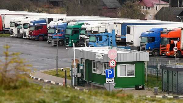 Литва попросила Евросоюз помочь вернуть фуры из Белоруссии