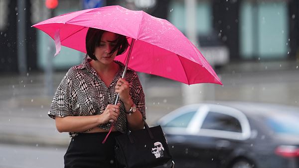 Стилист дала модные советы на случай внезапной смены погоды