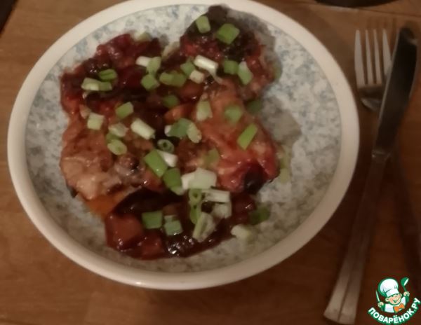 Курица в соусе из слив