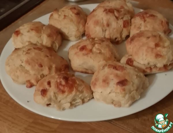 Сконы из яблока, пармезана и розмарина