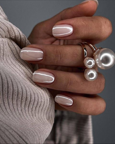 От зеркального глянца до роскошного винного оттенка: 5 самых универсальных трендов маникюра на 2026 год