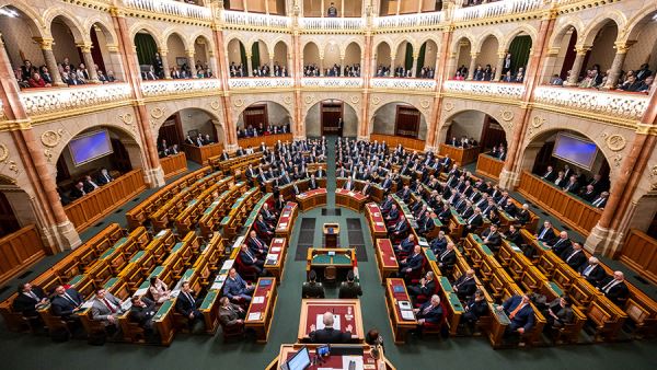 В парламенте Венгрии призвали восстановить группу дружбы с РФ