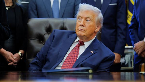 Дональд Трамп назвал журналистку CNN &laquo;глупой&raquo; после ее слов о бальном зале