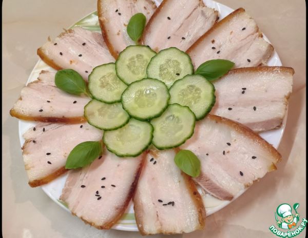 Грудинка, запеченная с томатной пастой