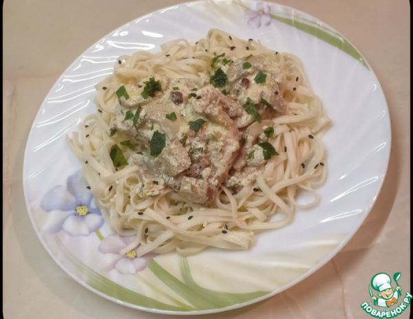 Свинина в сливочном соусе с грибами